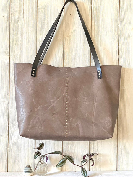 Luna Tote in Taupe