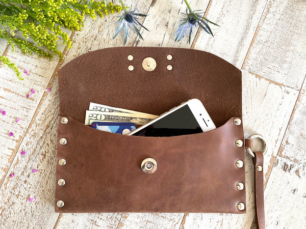 Signature Wallet in Saddle Brown