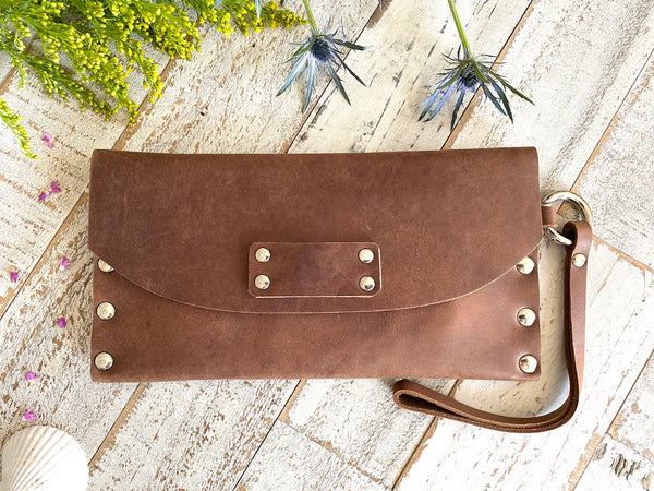 Signature Wallet in Saddle Brown